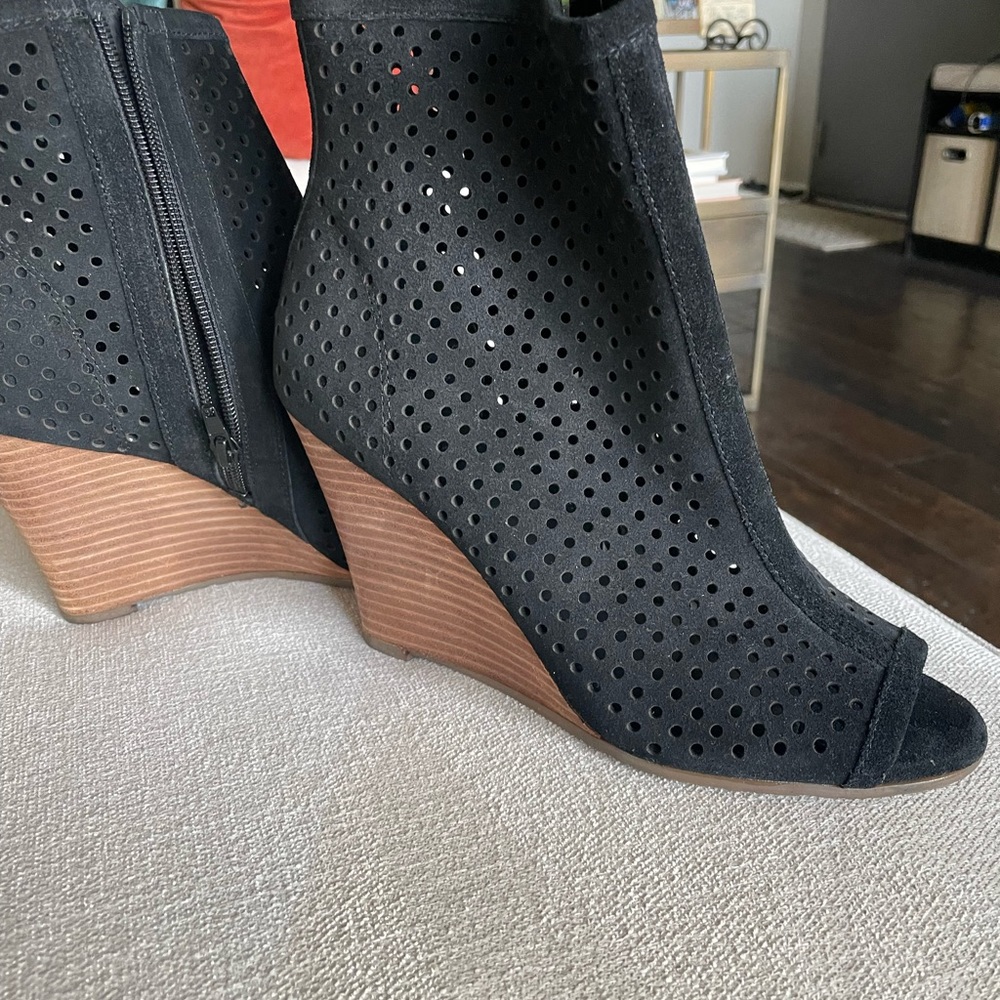Never worn Carlos Santana 9.5 M black open toe shoe booties